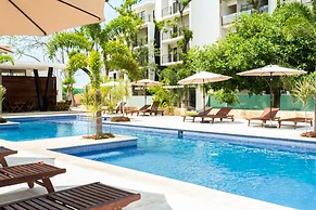 Bambu Residencial with Pool Near Beach