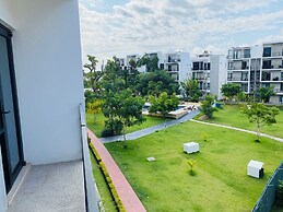 Bambu Residencial with Pool Near Beach