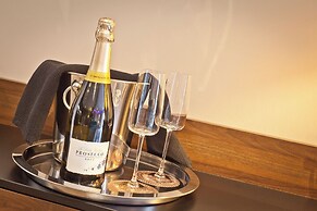 Bijou Boutique Deluxe One Bed Apartment