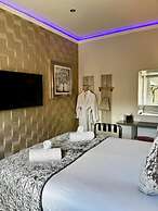 Bijou Boutique Deluxe One Bed Apartment