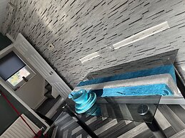 Sleeps6-wifi-parking-ideal for Tradesmen-garden