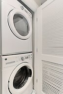 Modern getaway in Reston 1 bedroom