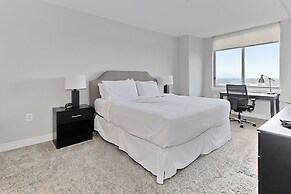 Modern getaway in Reston 2 bedroom