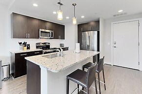 Modern getaway in Reston 2 bedroom