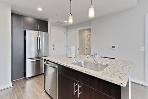 Modern getaway in Reston 2 bedroom
