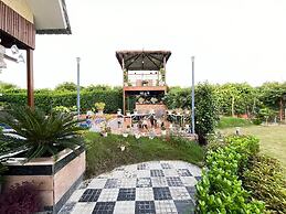 GoBravo 37 - 2Bhk Farm with Pool & Garden Sec150 Noida