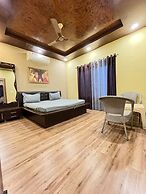 GoBravo 37 - 2Bhk Farm with Pool & Garden Sec150 Noida