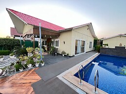 GoBravo 37 - 2Bhk Farm with Pool & Garden Sec150 Noida