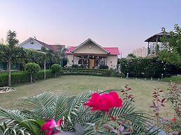 GoBravo 37 - 2Bhk Farm with Pool & Garden Sec150 Noida