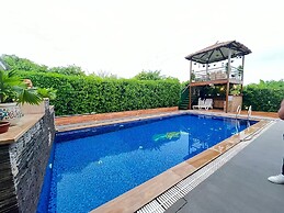 GoBravo 37 - 2Bhk Farm with Pool & Garden Sec150 Noida