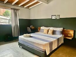 Casa Mosaiko Patio Bonito Poblado