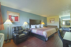 Regency Inn & Suites By OYO Bay City TX
