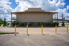 Regency Inn & Suites By OYO Bay City TX