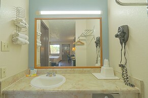 Regency Inn & Suites By OYO Bay City TX