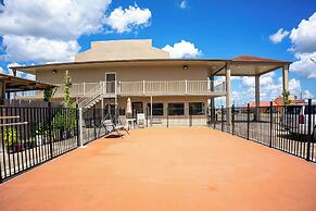Regency Inn & Suites By OYO Bay City TX