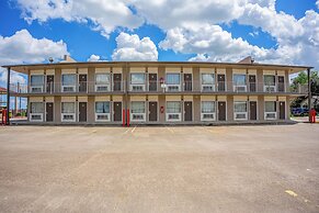 Regency Inn & Suites By OYO Bay City TX
