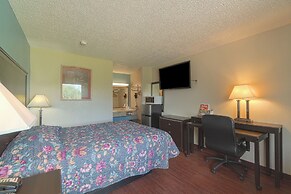 Regency Inn & Suites By OYO Bay City TX