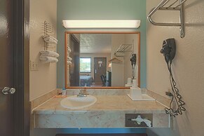 Regency Inn & Suites By OYO Bay City TX