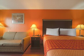 Regency Inn & Suites By OYO Bay City TX