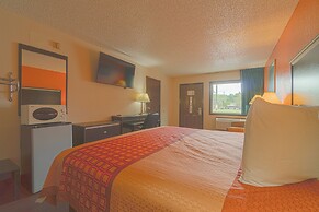 Regency Inn & Suites By OYO Bay City TX