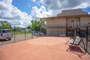 Regency Inn & Suites By OYO Bay City TX