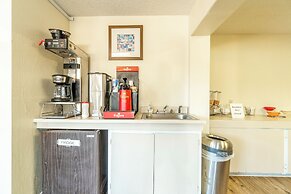 Regency Inn & Suites By OYO Bay City TX