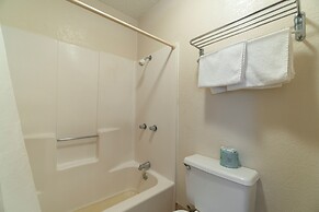 Regency Inn & Suites By OYO Bay City TX