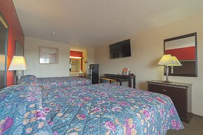 Regency Inn & Suites By OYO Bay City TX