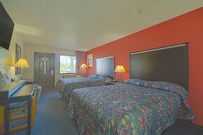 Regency Inn & Suites By OYO Bay City TX