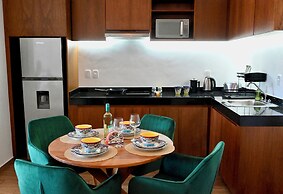 Sunset Kin Beach Apartments