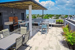 Sunset Kin Beach Apartments