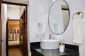 Sunset Kin Beach Apartments