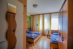 Affordable Central Rooms Near U3