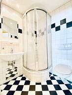 Affordable Central Rooms Near U3