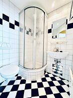 Affordable Central Rooms Near U3