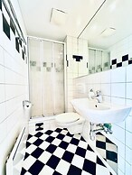 Affordable Central Rooms Near U3