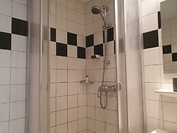 Affordable Central Rooms Near U3