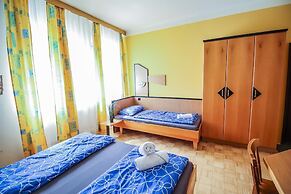 Affordable Central Rooms Near U3