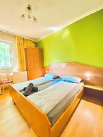 Affordable Central Rooms Near U3