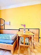 Affordable Central Rooms Near U3