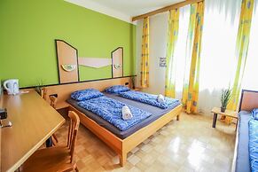 Affordable Central Rooms Near U3