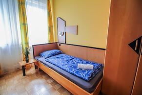 Affordable Central Rooms Near U3