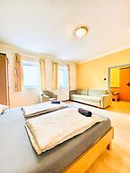 Affordable Central Rooms Near U3