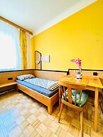 Affordable Central Rooms Near U3