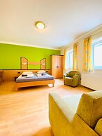 Affordable Central Rooms Near U3