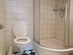 Affordable Central Rooms Near U3