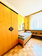 Affordable Central Rooms Near U3