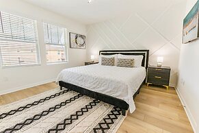 1909 Tropical Palms Circle