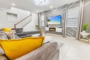 1909 Tropical Palms Circle