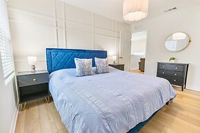 1909 Tropical Palms Circle